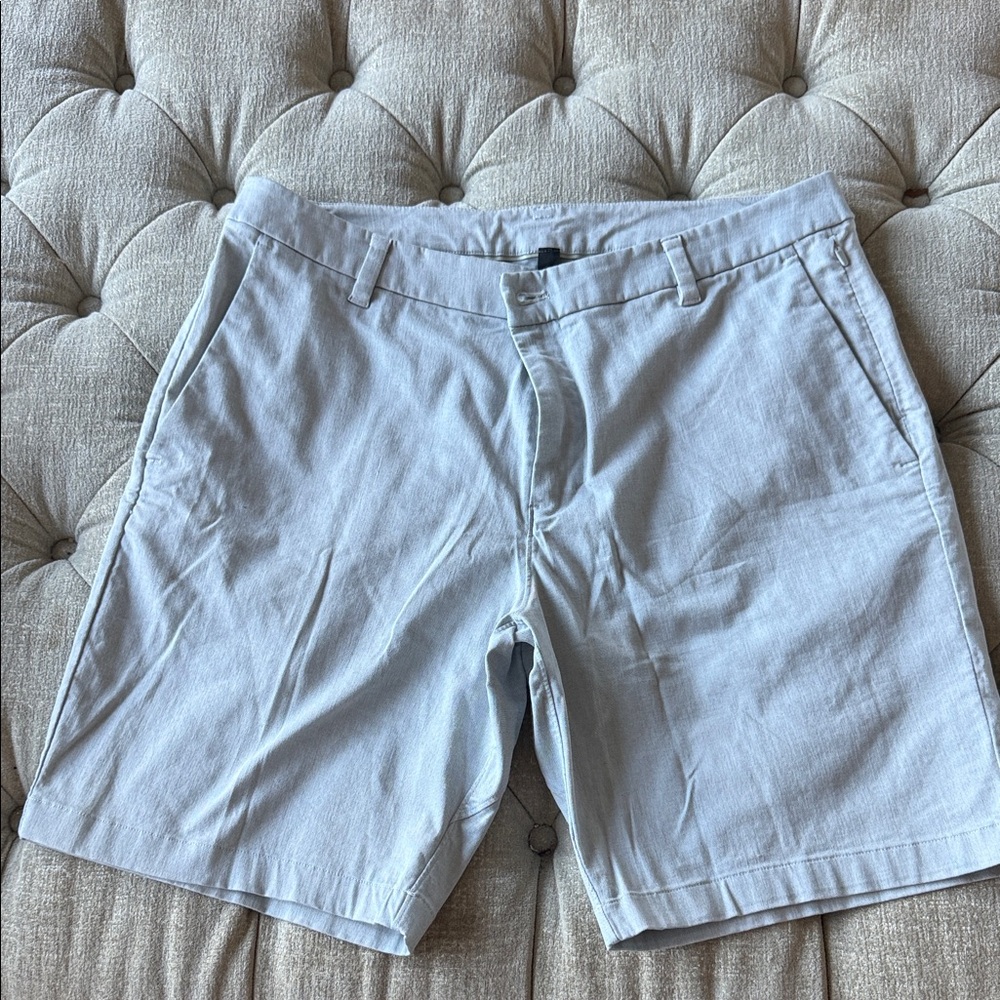 Lululemon 36 Men’s Gray Commission‎ Shorts